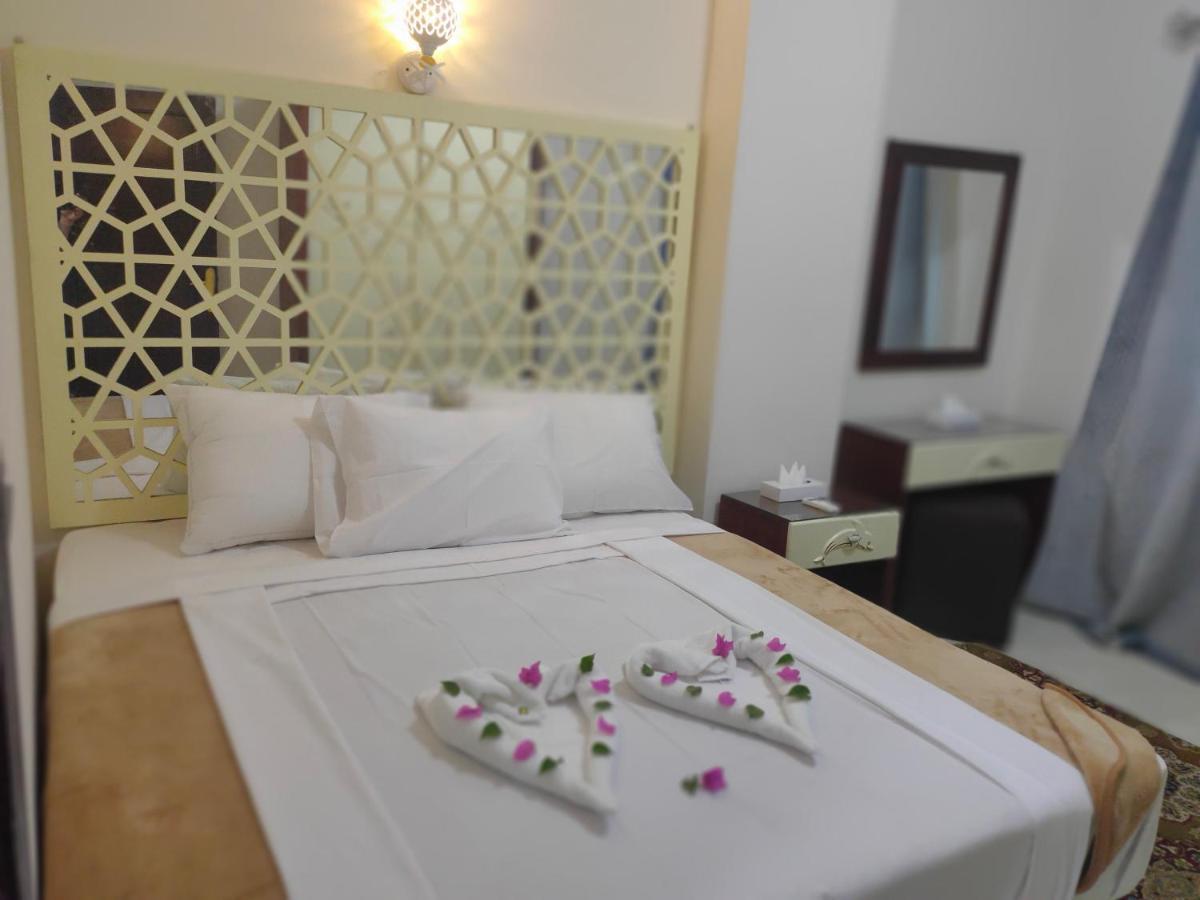 Dolphin Hotel Kuszeir Kültér fotó