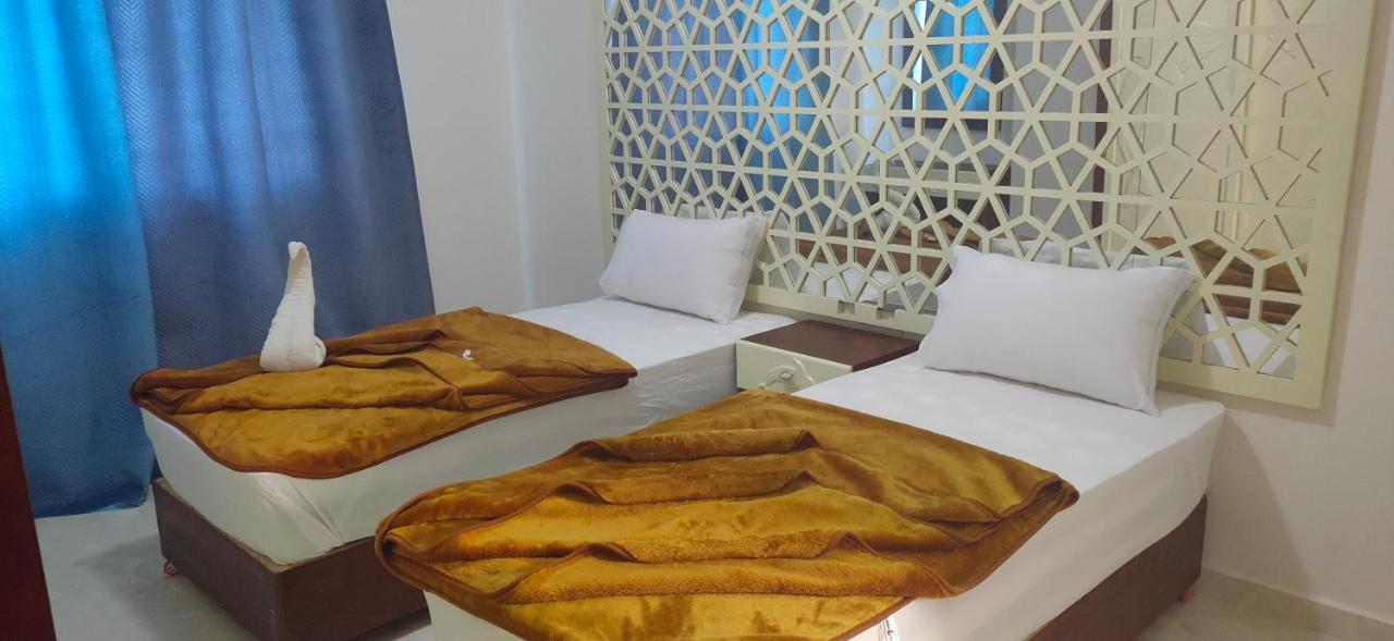 Dolphin Hotel Kuszeir Kültér fotó