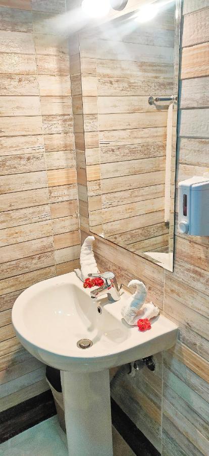 Dolphin Hotel Kuszeir Kültér fotó