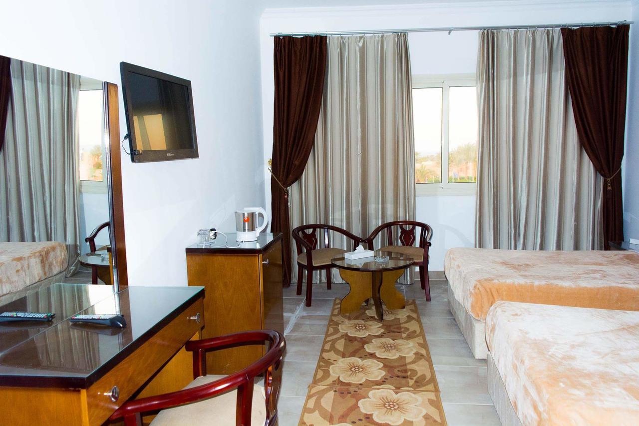 Dolphin Hotel Kuszeir Kültér fotó